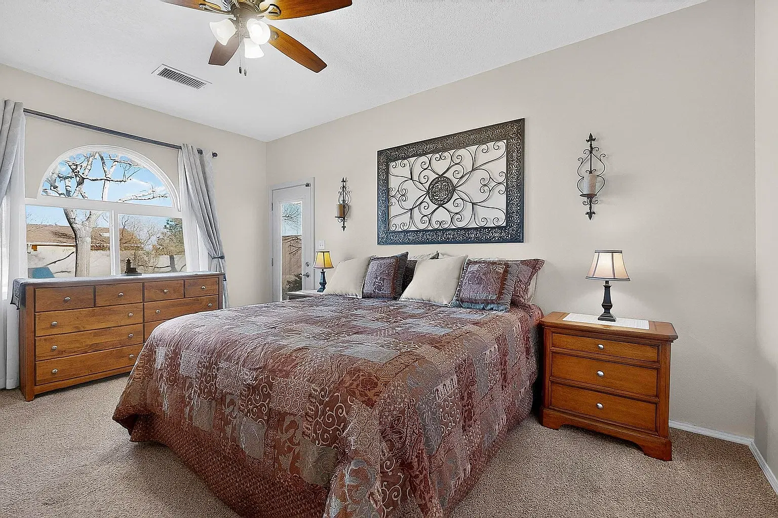 3 bed, 1610 sqft, $2,200 — Photo 4