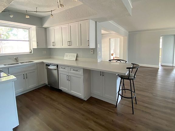 Kitchen quartz counter bar