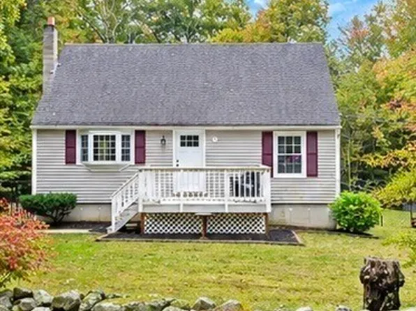 25 School House Rd, Phillipston, MA 01331