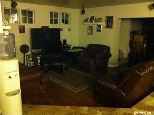 3rd image of 230 W Emerson Ave