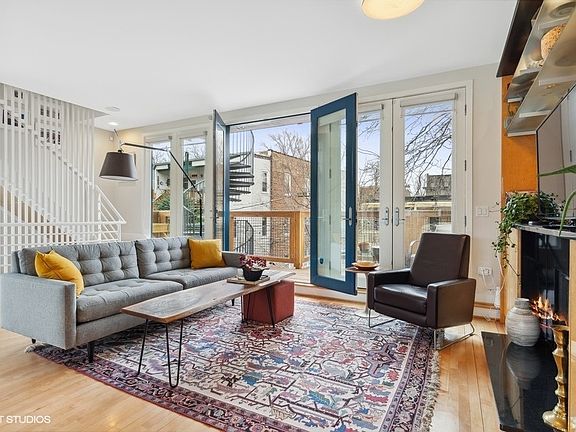 4th image of 3911 N Ashland Ave #C