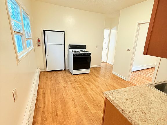 5th image of 15 Vandine St #1