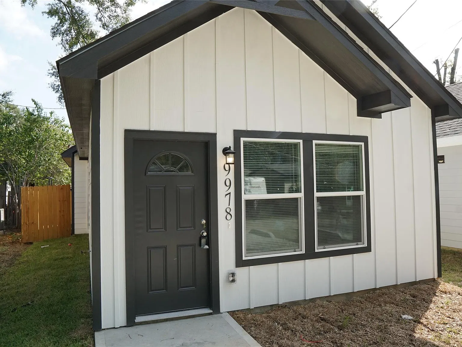 3 bed, 2.0 bath, 970 sqft, $1,350 — Photo 2