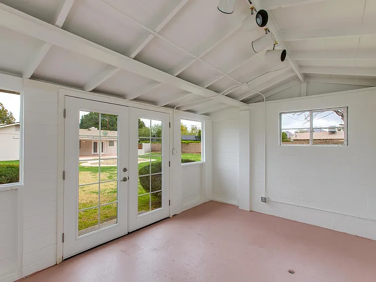 2917 E Mariposa St — Photo 16