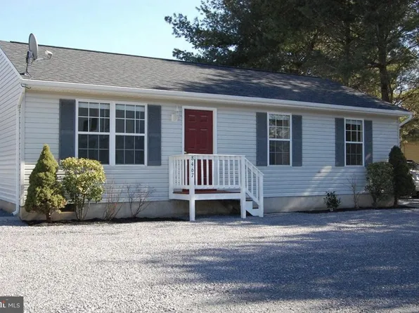 8467 Clover Ct, Marshall, VA 20115
