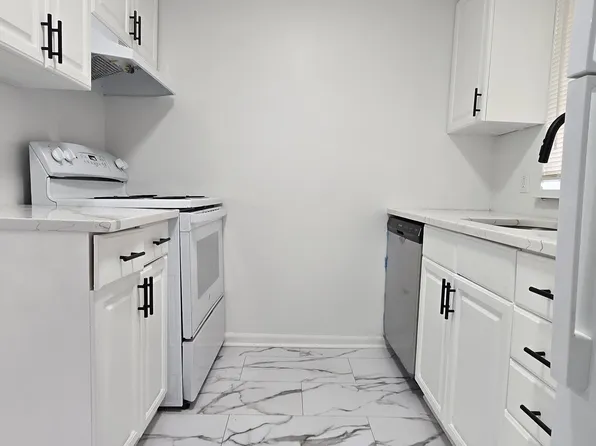 206 Main St APT 1, Millburn, NJ 07041