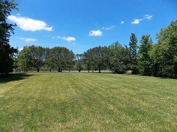 3rd image of 12698 Versailles Rd