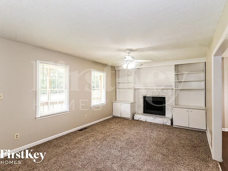 1775 Independence Dr — Photo 4