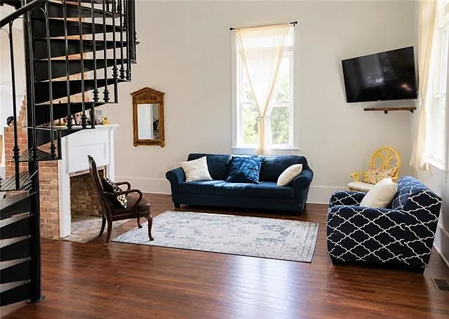 4 bed, 2.5 bath, 2500 sqft, $2,600 — Photo 4