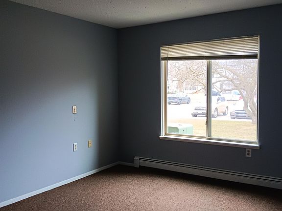 5th image of 230 S Main St #1M