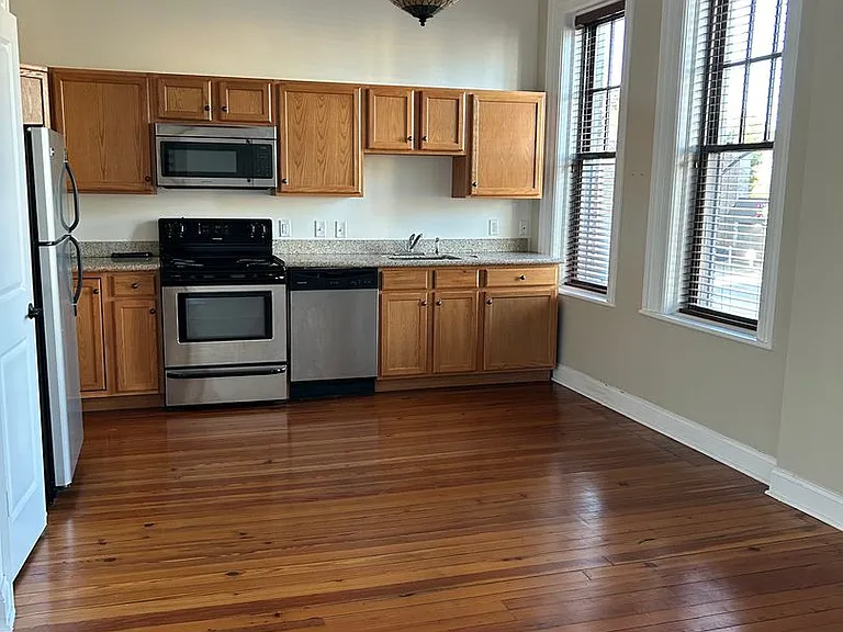124 Main St — Photo 1