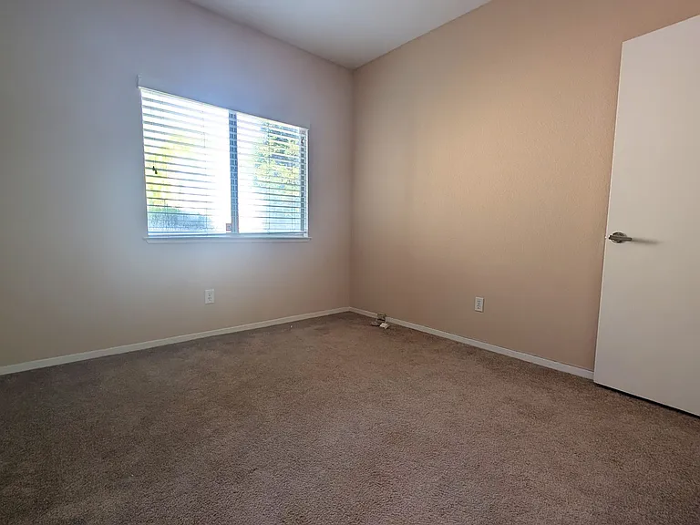 143 Tuscany Ct — Photo 10