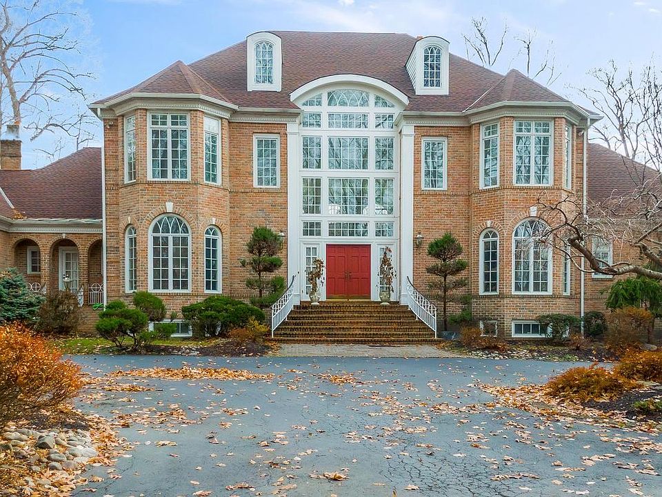 1st image of 8 Grenoble Ct