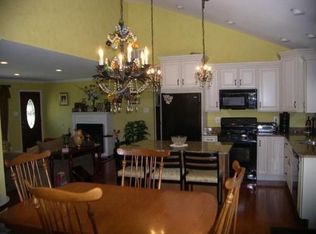 214 Dolores Dr, Cinnaminson, NJ 08077
