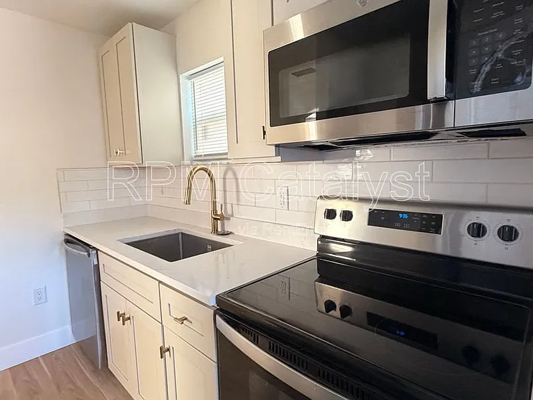 6905 1/2 N Duncan Ave #A — Photo 7