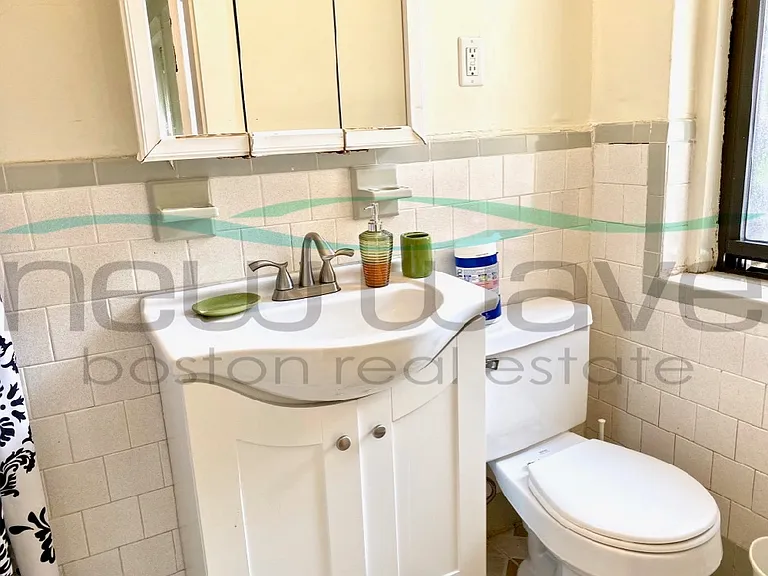 58 Queensberry St #4 — Photo 4