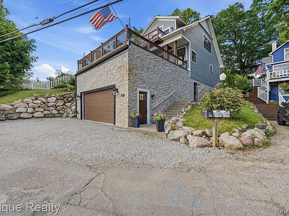 3rd image of 114 Bellevue Ave