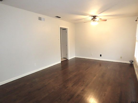 4th image of 2231 Pleasant Dr