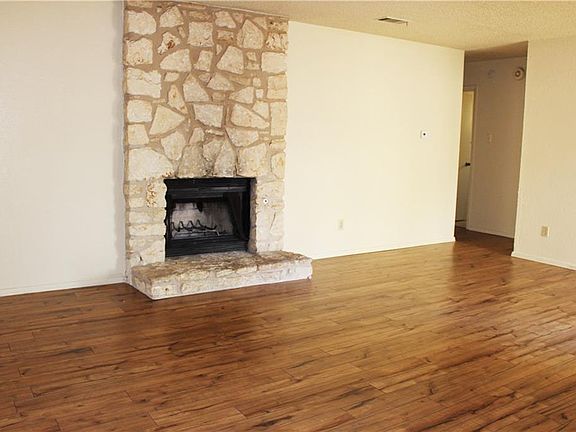 2nd image of 2827 Wilcrest Dr
