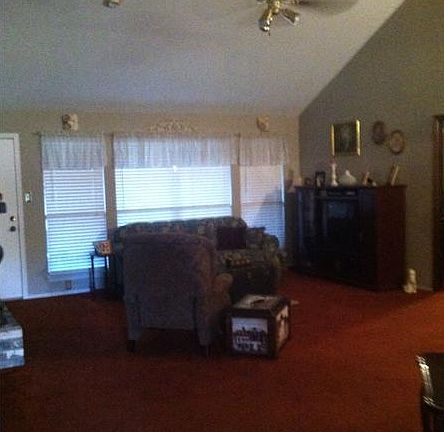 3rd image of 205 Goldenwood Dr