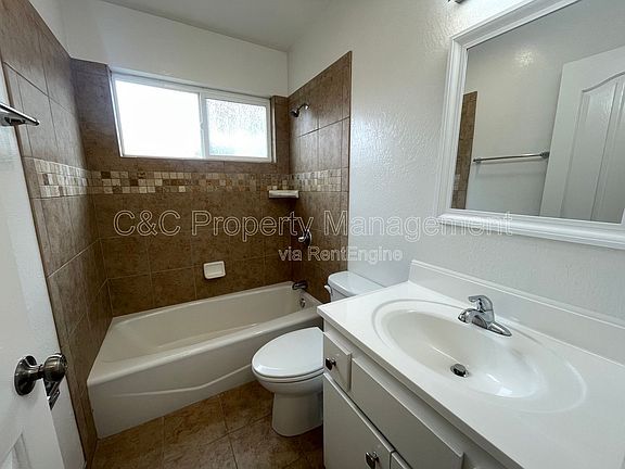 4th image of 226 Harben Cir APT 12