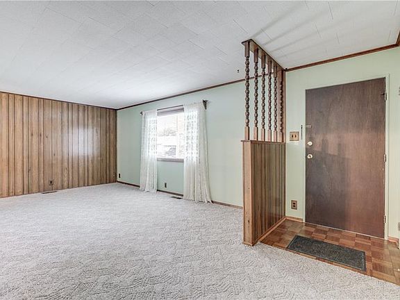 3rd image of 126 Totten Dr