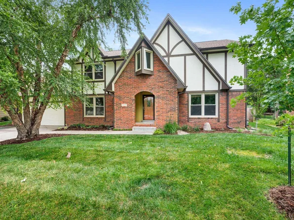 7205 E Greenbriar Cir, Wichita, KS 67226