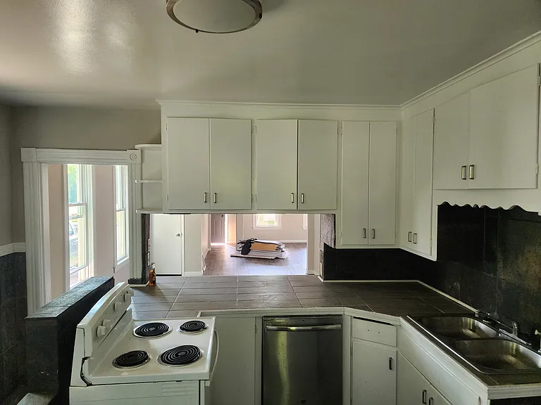 1913 University Ave NE — Photo 54