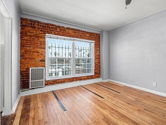 5th image of 109 S Normandie Ave APT 302
