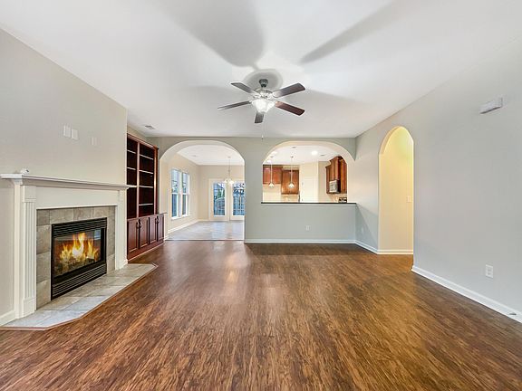 2nd image of 122 Glenspring Dr