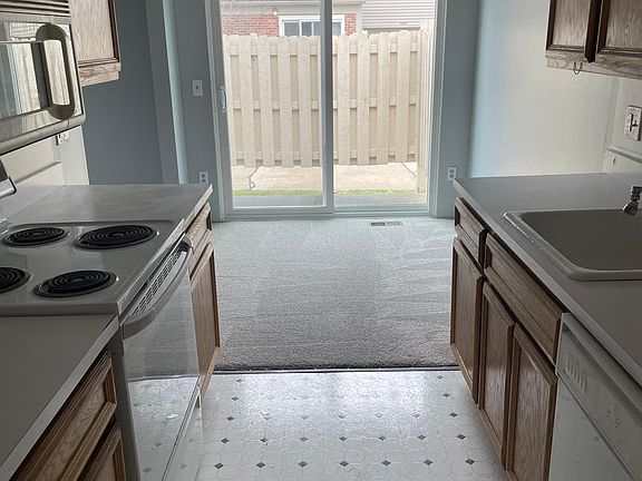 4th image of 44639 Bunkerhill Dr N