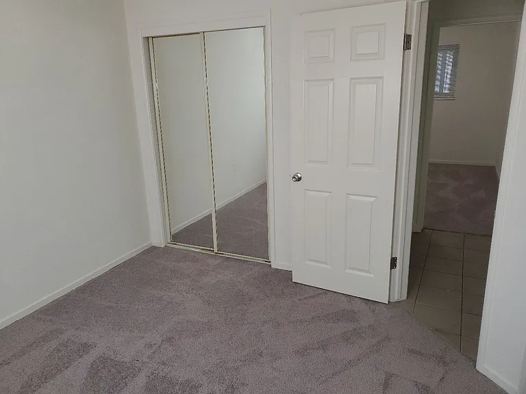Eaton Terrace Apartments — Photo 9