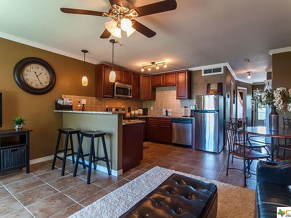 2nd image of 1559 Parkview Dr