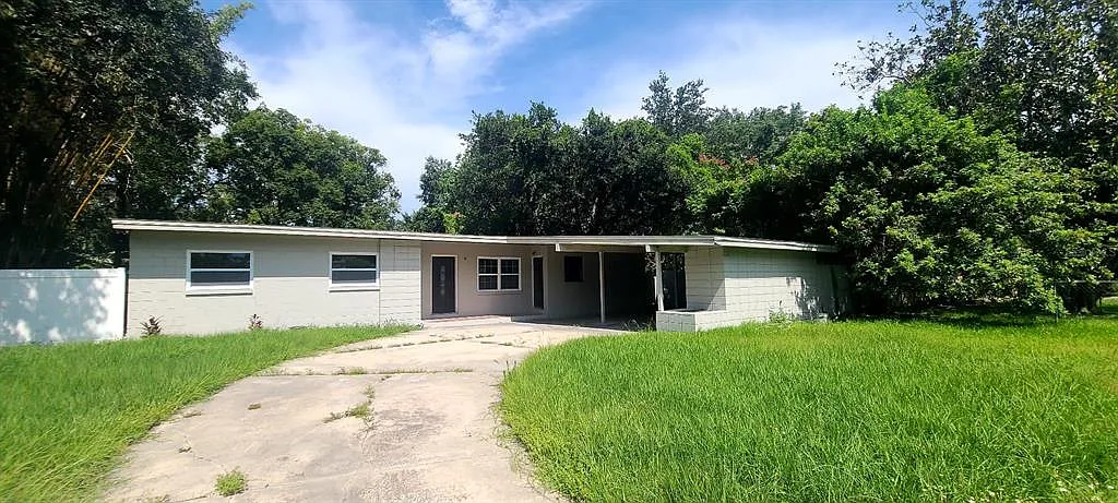 3 bed, 2.0 bath, 1356 sqft, $2,000 — Photo 1