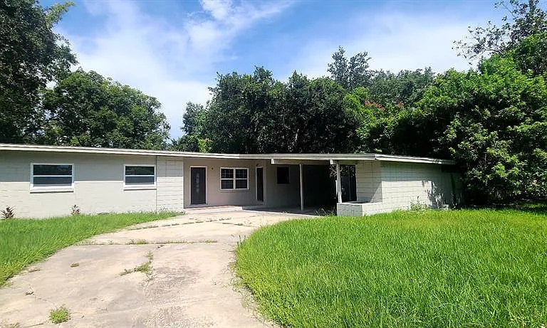 301 Hope Cir — Photo 1
