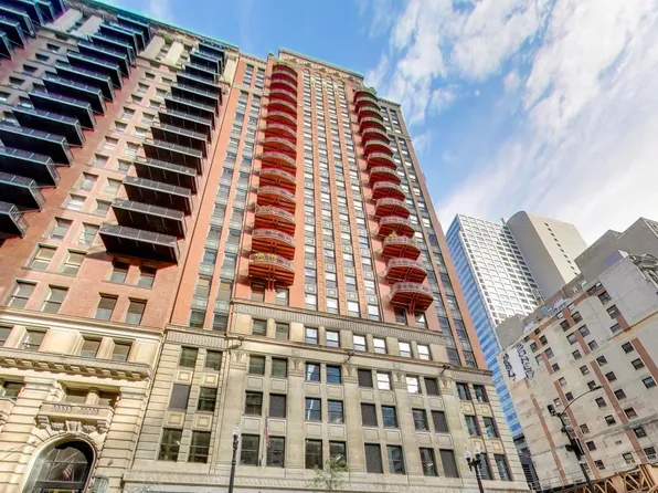208 W Washington St APT 1913, Chicago, IL 60606