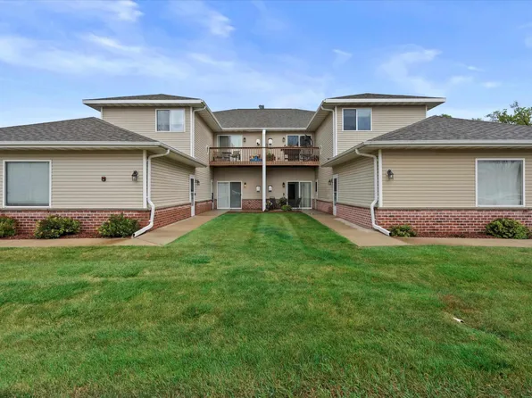 318 Brookside Dr Unit 4, Mayville, WI 53050