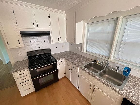 4th image of 3500 Sheffield Dr