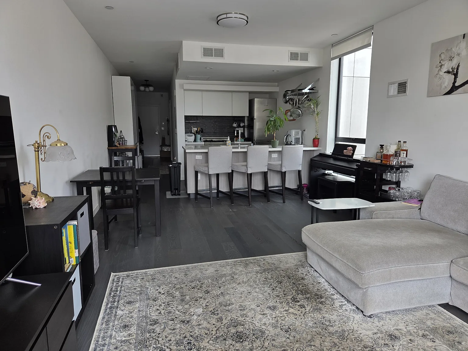 2 bed, 999 sqft, $5,295 — Photo 2