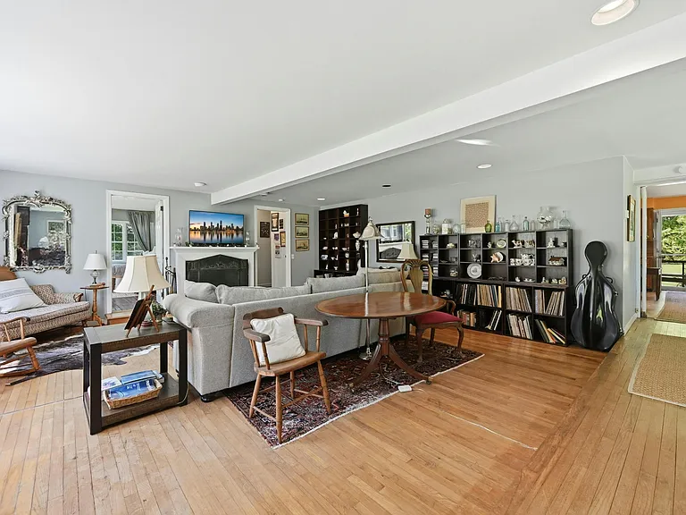 295 Jackson St — Photo 14