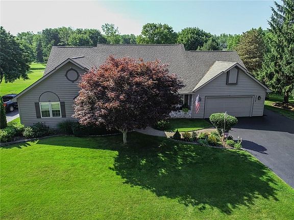 2nd image of 3424 Woodlands Cir