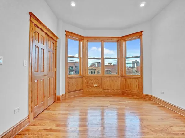 700 W Wellington Ave, Chicago, IL