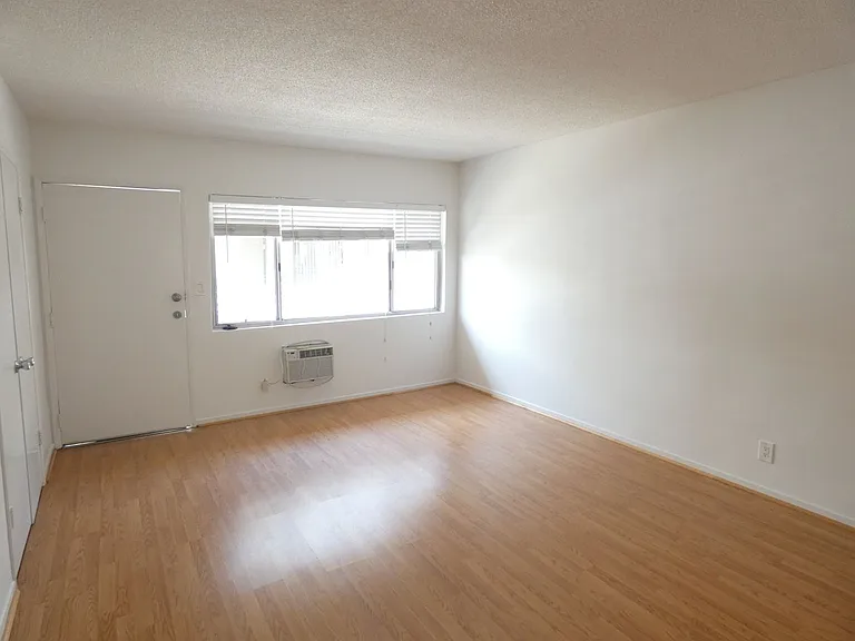 751 S Curson Ave — Photo 15