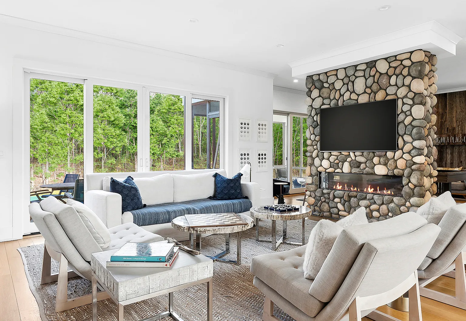 Newly Completed | Stylish Amagansett Residence — Photo 2
