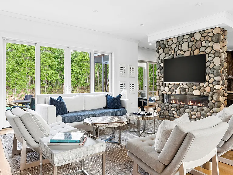 13 Katie Ln — Photo 2