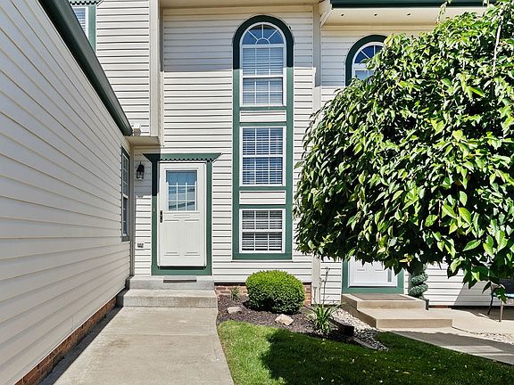 3rd image of 1329 Lexington Dr
