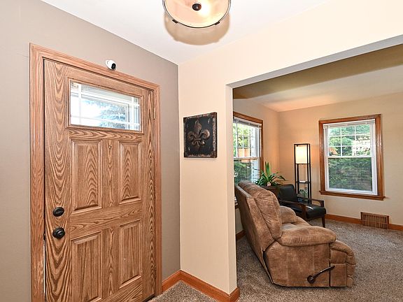 3rd image of 6715 W Lincoln Ave