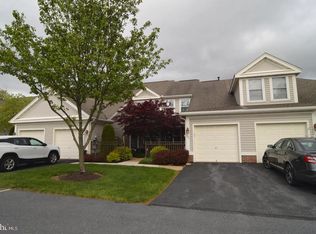 521 Oak Hill Ln, Wyomissing, PA