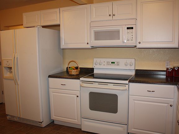 3rd image of 10 Fairview Cir S