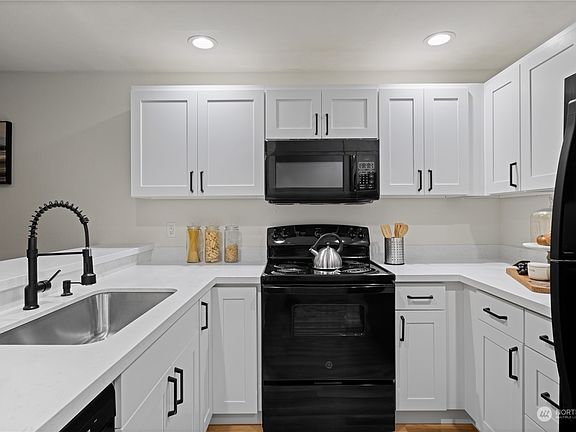 5th image of 11917 93rd Lane NE #203